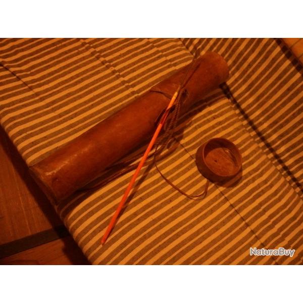 1 gros carquoi + 35 fl�ches + arc