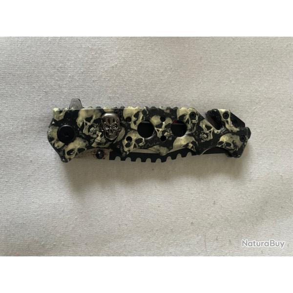 Couteau tete de mort