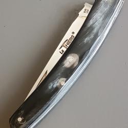 COUTEAU LE THIERS PAR ROGER ORFEVRE, manche CORNE, guilloch&eacute;.