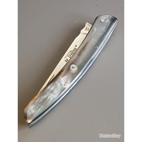 COUTEAU LE THIERS PAR ROGER ORFEVRE, manche CORNE, guilloch�.