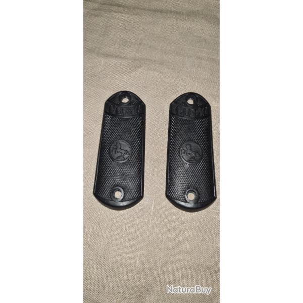 Paire de  plaquettes pour colt ( cheval)