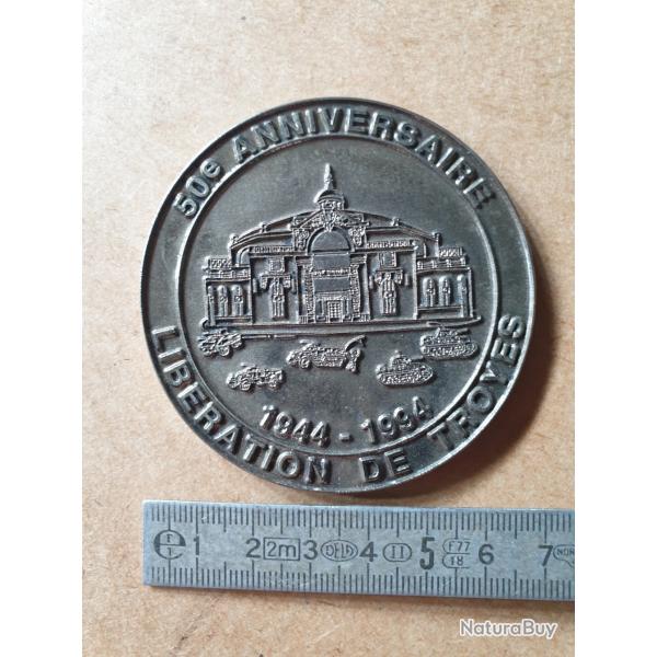 Mdaille commmorative 50me anniversaire libration de TROYES (110.M)