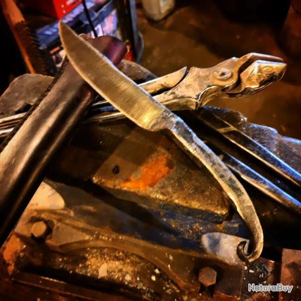 Razorback outdoor company , "Le Tranchard ", semi integral ,custom , unique , forg�