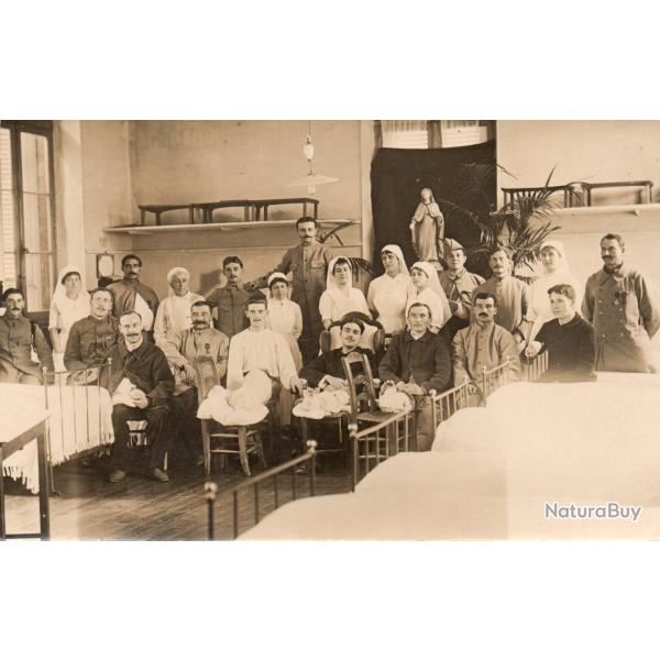 CPA -Photo - UN GROUPE SOLDATS ET INFIRMI�RES Allemands  - N�4289