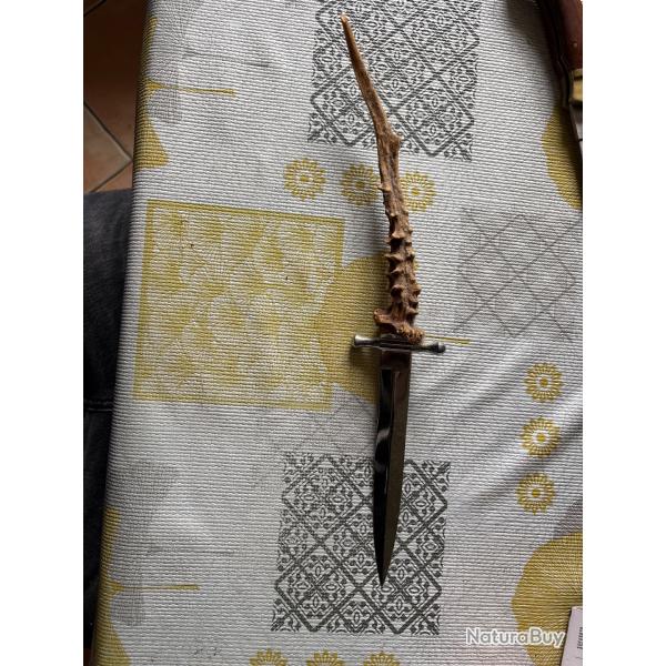 Couteau en manche de bois de chevreuil.