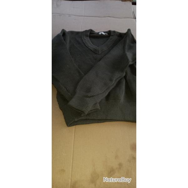 lot de 2 pulls neufs arme franaise - taille m -col V