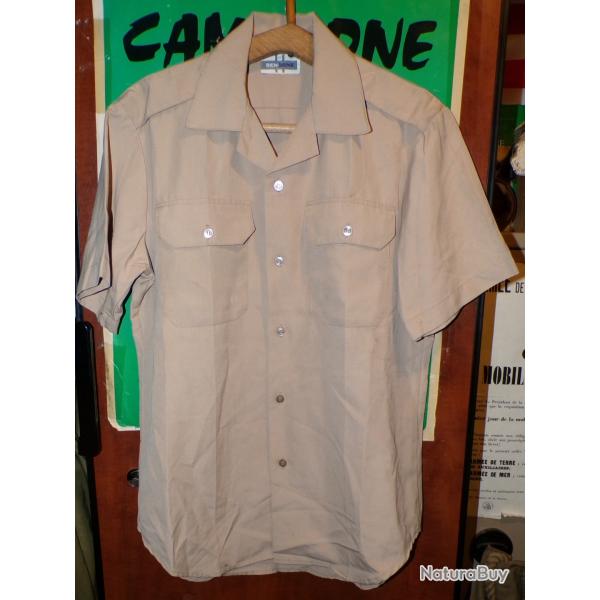 ARMEE AMERICAINE : CHEMISE MILITAIRE A MANCHES COURTES DE L'ARMEE AMERICAINE ,Taille L OU 43 EN CIVI