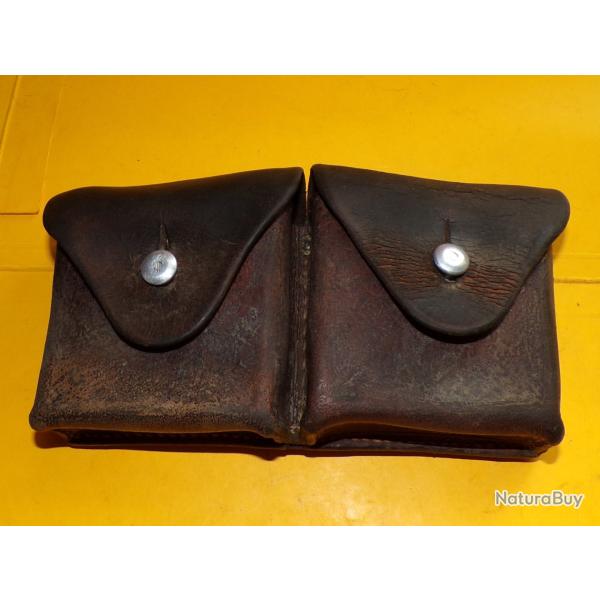 ARMEE SUISSE : ETUI EN CUIR A DEUX POCHETTES EN CUIR DE L'ARMEE SUISSE, DATE 1951  , FABRICANT DANS