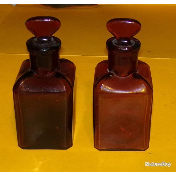 SERVICE DE SANTE : LOT DE 2 FLACONS EN VERRE DE CONTENANCE 12,5 CL  , BON ETAT VOIR PHOTOS . POUR TO