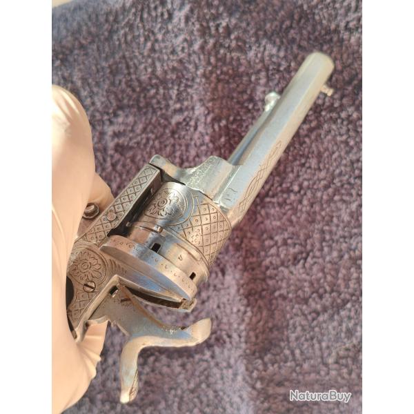 Revolver  broche, cisel quadrill, cusson LEPAGE, calibre 7 mm