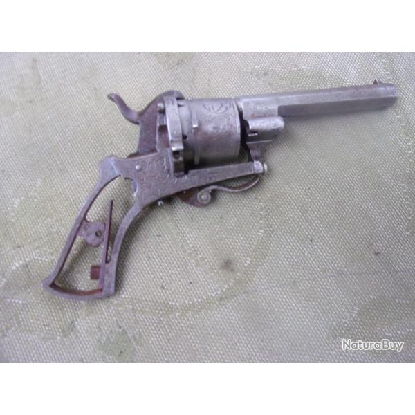 pave de revolver  broche 19 cm