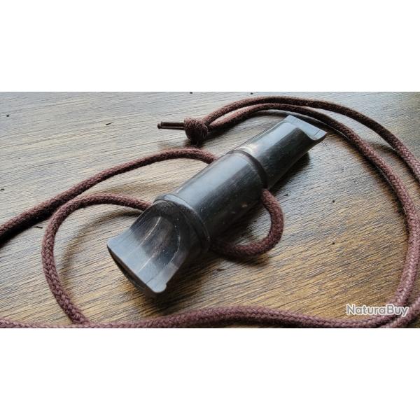 SIFFLET EN CORNE NOIRE