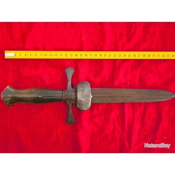 Dague de v�nerie XIX e , 35 cm, poign�e corne. Lame 19,5 cm double pans creux.
