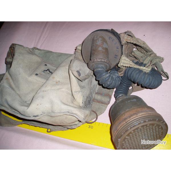 ANCIEN MASQUE A GAZ FRANCAIS avec sa sacoche en TOILE  1940/1945