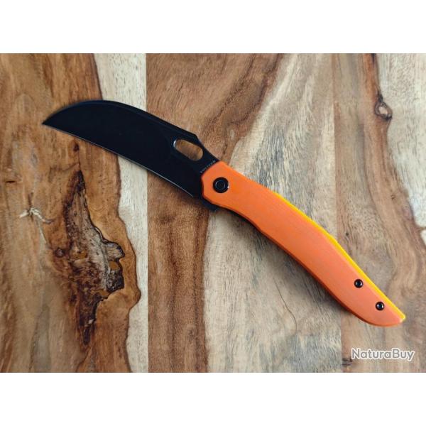 VOSTEED Griffin, lame hawkbill noire en acier 14C28N et plaquettes en G10 orange et jaune. NEUF
