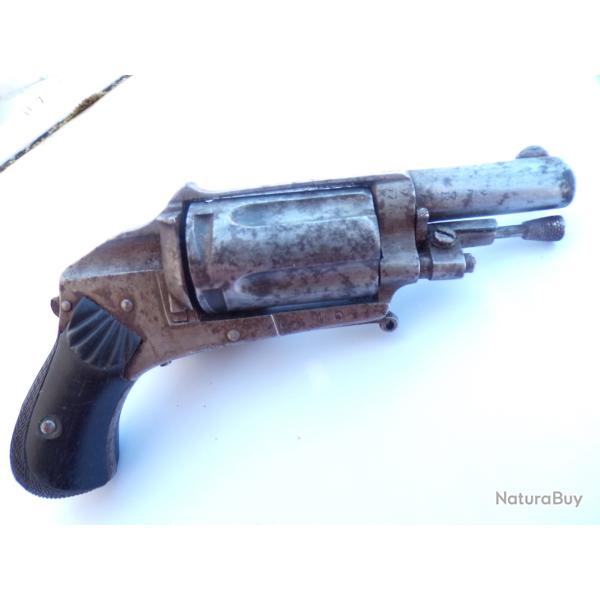 R�volver 6mm v�lo-dog hammerless bon pour le tir.