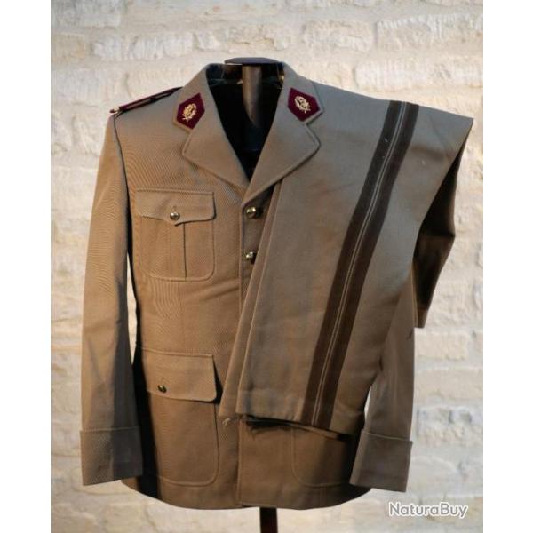ARM�E FRAN�AISE  - uniforme complet adjudant des services de sant� ann�es 70