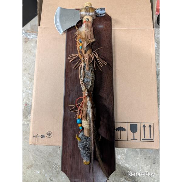 Tomahawk dcoratif style amrindien - tat neuf - avec support mural