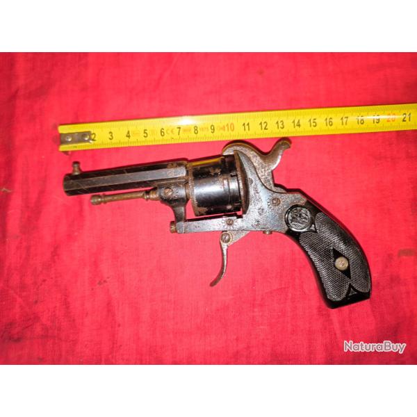 Revolver 7 mm Lefaucheux bronzage noir original fabrication ligeoise. Indexation parfaite.