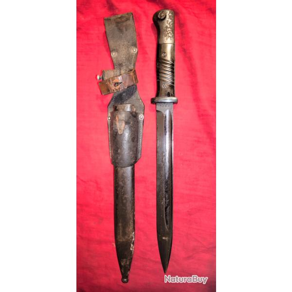 Ba�onnette 98k 1939 homog�ne mono num�ro + porte fourreau cuir noir. Plaquettes bak�lite