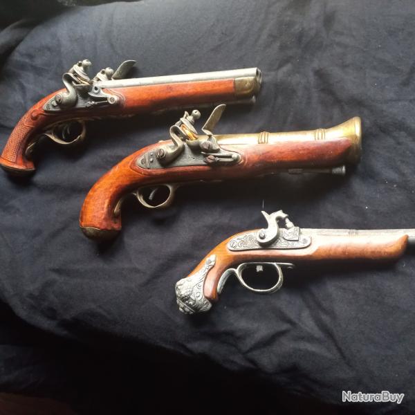 3 reproductions de d ancien pistolet  silex