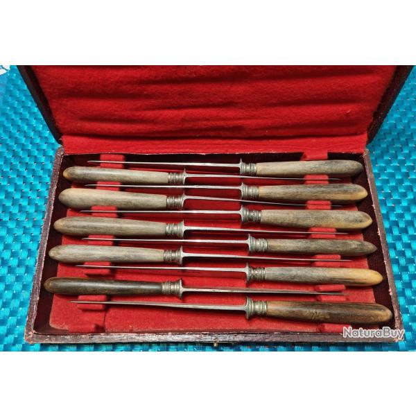 lot 11 Couteaux Dumas 32 " Delattre depuis 1532 - bois lame acier (affutable)