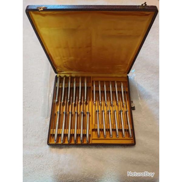 coffret de 24 couteaux table & entremets ERCUIS St HILAIRE Perle m�tal argent�