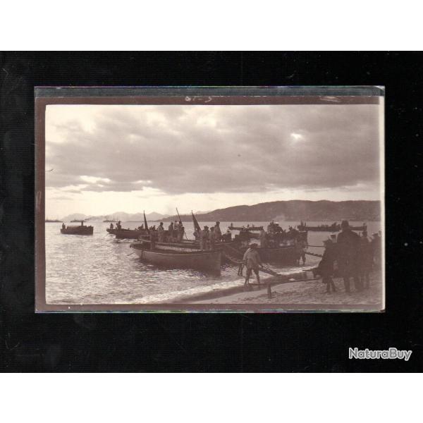 matelots en manoeuvres sur doris , embarquement photo