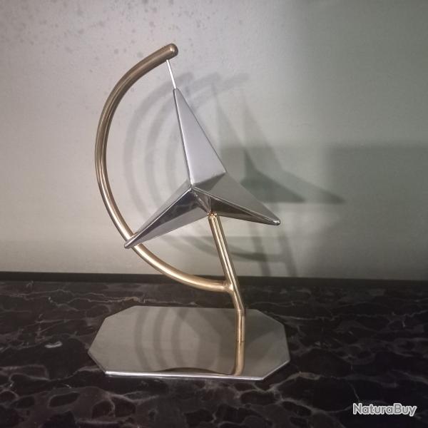 superbe sculpture moderniste  " MUGLER "