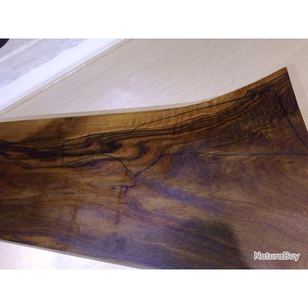 VASTE EBAUCHE DE CROSSE DE FUSIL EN NOYER FRANCAIS TRES VEINEE