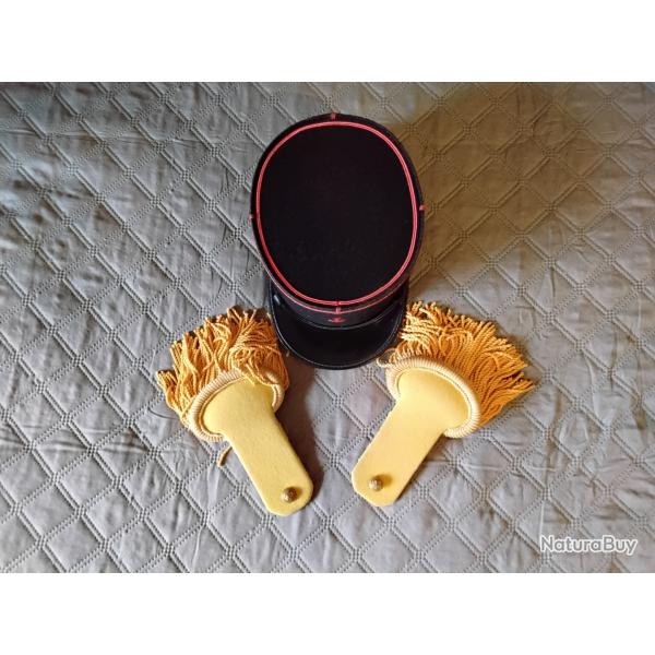 K�pi et �paulettes d'infanterie de marine.