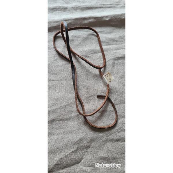 1  lacet cuir pour �tui de colt ou couteau US      1,10 cm
