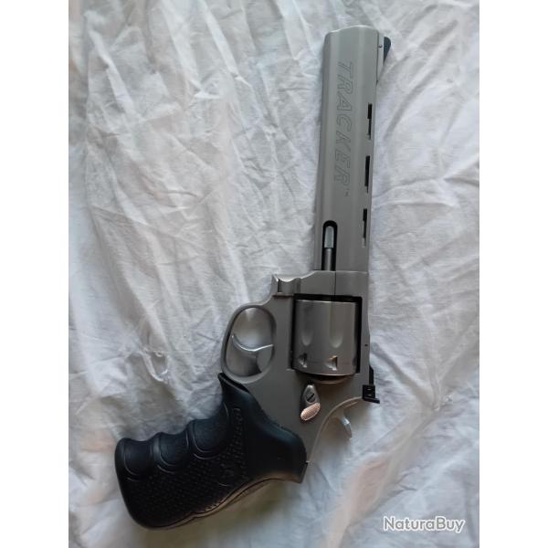 Revolver TAURUS Modle 970 Tracker Calibre 22 LR 6"