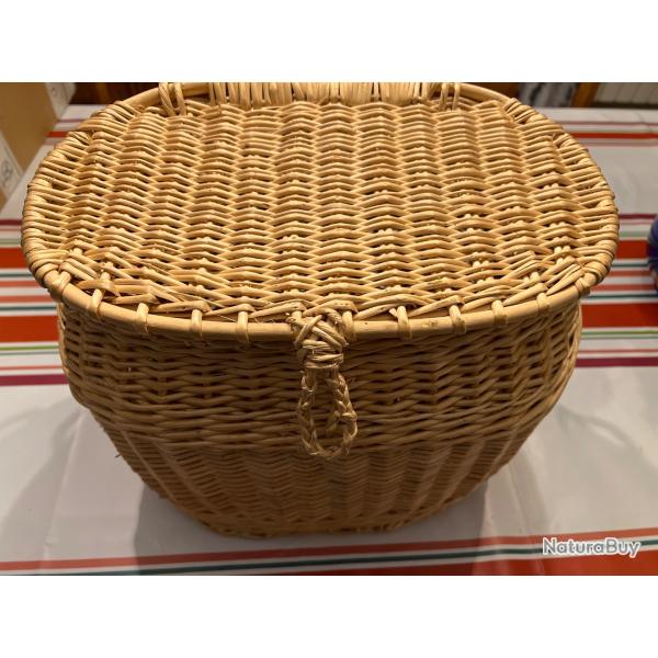 Panier de pche ou champignons en osier