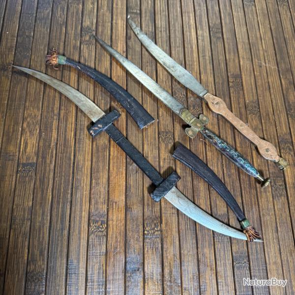 LOT 3 PETITS COUTEAUX DAGUE AFRIQUE DONT UN HALADIE