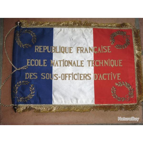 Fanion de tradition de l'Ecole Nationale Technique des Sous-officiers (arme franaise).