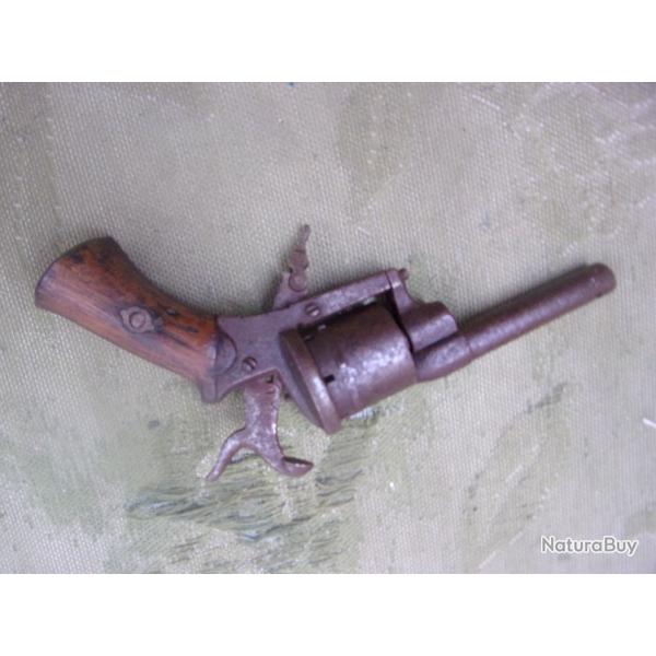 pave de revolver  broche  longueur 17 cm