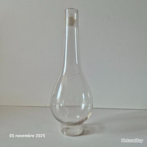 Verre ancien pour lampe  ptrole , grand modle,