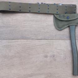 US WW2 Ceinturon militaire am&eacute;ricain et hache 1942 1944 Ceinturon dat&eacute; 1944, porte hache 1944, hache
