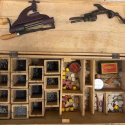 ANCIEN KIT DE RECHARGEMENT CAL12 ET QUELQUES ACCESSOIRE DIVERS SORTIE DE GRENIER