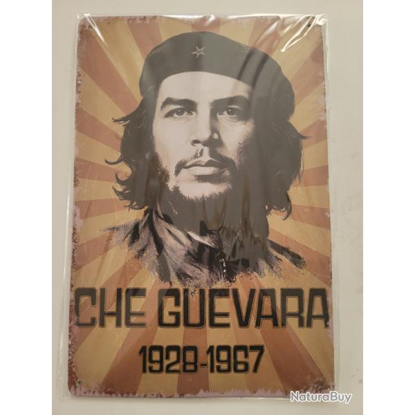 Il a notamment �t� un dirigeant de la r�volution cubaine, qu'il a th�oris�e et tent� d'exporter