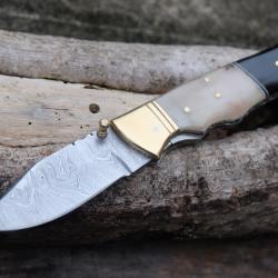 Beau Couteau Damas Lame Drop Point 128 Couches Manche Bélier & Résine Fabric Artisanale Linerlock 02