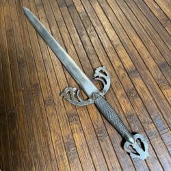 DAGUE MAIN GAUCHE DE STYLE XVll &eacute;me TYPE VIOLLET LE DUC