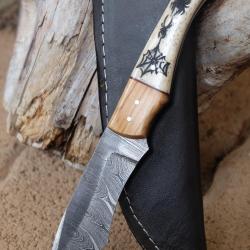 Couteau de Chasse Damas Lame 256 Couches Manche OS Scrimshaw Araignée Fabr Artisanale Etui Simili