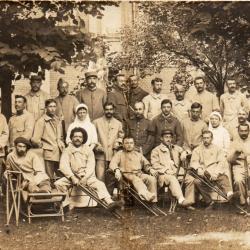 CPA -Photographie d'un groupe de soldats N&deg;4318