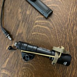 Lampe M600 Airsoft pour AR-15 / M4 / HK416 NEUF