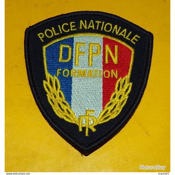 ECUSSON TISSU :POLICE NATIONALE , DFPN FORMATION AVEC VELCRO AU DOS  ,ETAT NEUF VOIR PHOTOS . POU