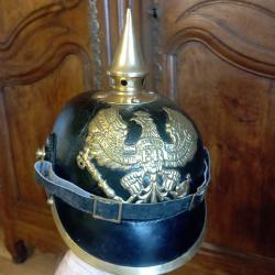 Réplique ancienne de casque à pointe.