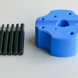 Banc d'armurier et lot de 7 chasse goupilles non marquants