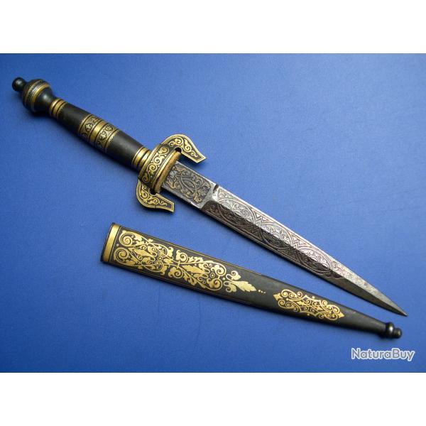EXCEPTIONNELLE DAGUE 19 iem , Type Orientale ; Shamshir-karabela Perse , lame de Tolde.